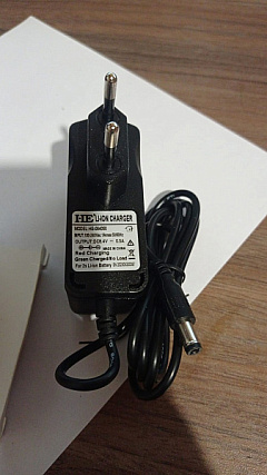 Зарядное устройство HB-0804005 для тележек CW 8,4V/0,5A (Charger) вертикальное